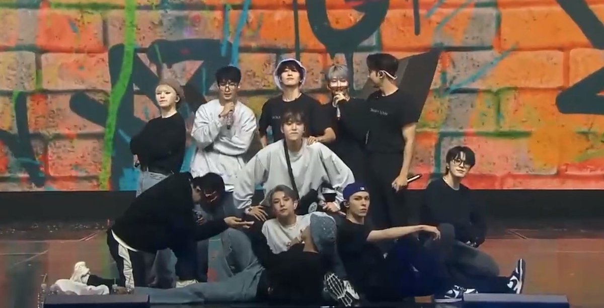 caeee_la's tweet photo. I will never get tired loving seventeen.🖤 https://t.co/NNJa0GQNEZ