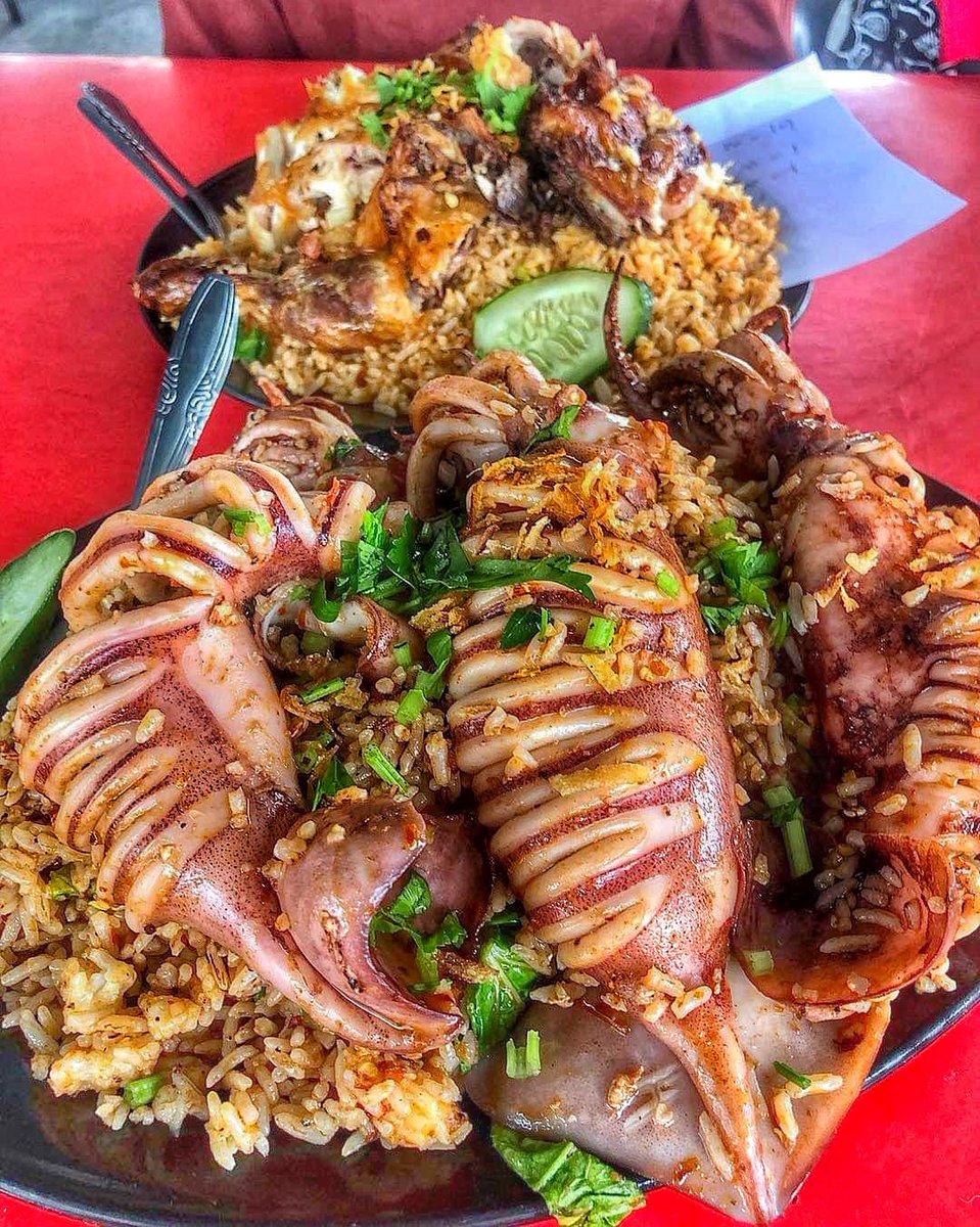MalaysianFoods's tweet photo. Tak kedekut betul! 

Nasi Goreng Melimpah Viral
📍 Batu 10, Jalan Bernam, Tanjung Karang, Selangor https://t.co/O7kR2mmRYs