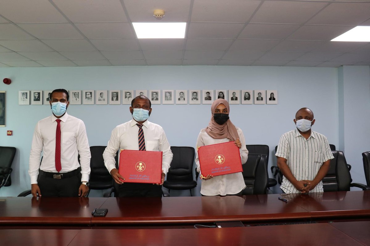 ahmedriyaz53's tweet photo. ނިމިދިޔަ 3 އަރަކީ ރައީސުލް ޖުމްހޫރިއްޔާގެ މަޑުމައިތިރިކަމާއި ވިސްނުންތެރި އަދި ހިކުމަތްތެރިކަމާއިއެކު މިގައުމުގައި ތަފާތު ދާއިރާތަކުން ގިނަގުނަ ކާމިޔާބީތައް ހޯދާފައިވާ ރަންތިން އަހަރެވެ. މިތިންއަހަރަކީ ވަރަށްއެކުވެރި މާހައުލެއްގައި ތަފާތު 4 ފިކުރުއެކުގައި ލާމަސީލު 3 އަހަރެވެ. https://t.co/k6Tn2c8ABn