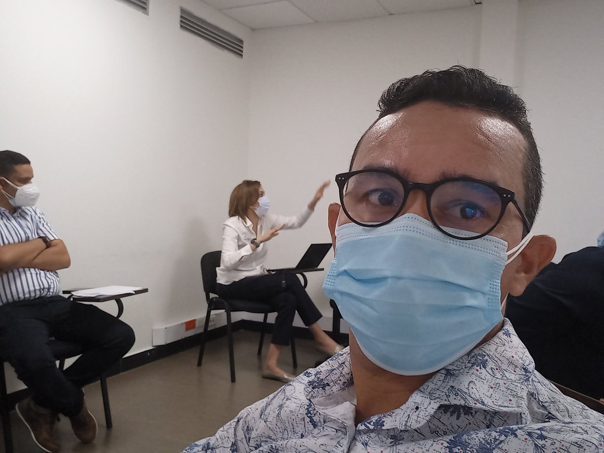 Mg_CarlosDlToro's tweet photo. @AfiniaGrupoEPM @Superservicios @pulsodeltiempo2 @hablando_claroA @urbvallejoet2 en el mes de mayo en mesa d trabajo con la superintendencia y la gerente encargada d afinia se pidió q subieran l voltaje n nuestra Urb.vallejo y jamas lo hicieron, hasta cuando. https://t.co/TZBGNybk5u