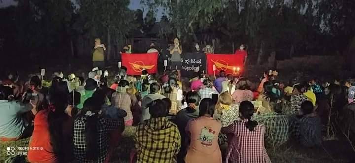 b3rry_y's tweet photo. Marching and sitting-in night strike with shouting slogans to overthrow Military Dictatorship in Monywa tonight.

LEGALIZATION OF NUG  
#WhatsHappeningInMyanmar
#Nov18Coup https://t.co/bLBWenuT3s