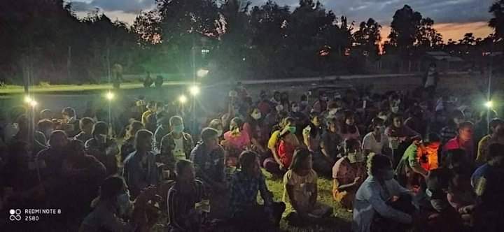 b3rry_y's tweet photo. Marching and sitting-in night strike with shouting slogans to overthrow Military Dictatorship in Monywa tonight.

LEGALIZATION OF NUG  
#WhatsHappeningInMyanmar
#Nov18Coup https://t.co/bLBWenuT3s