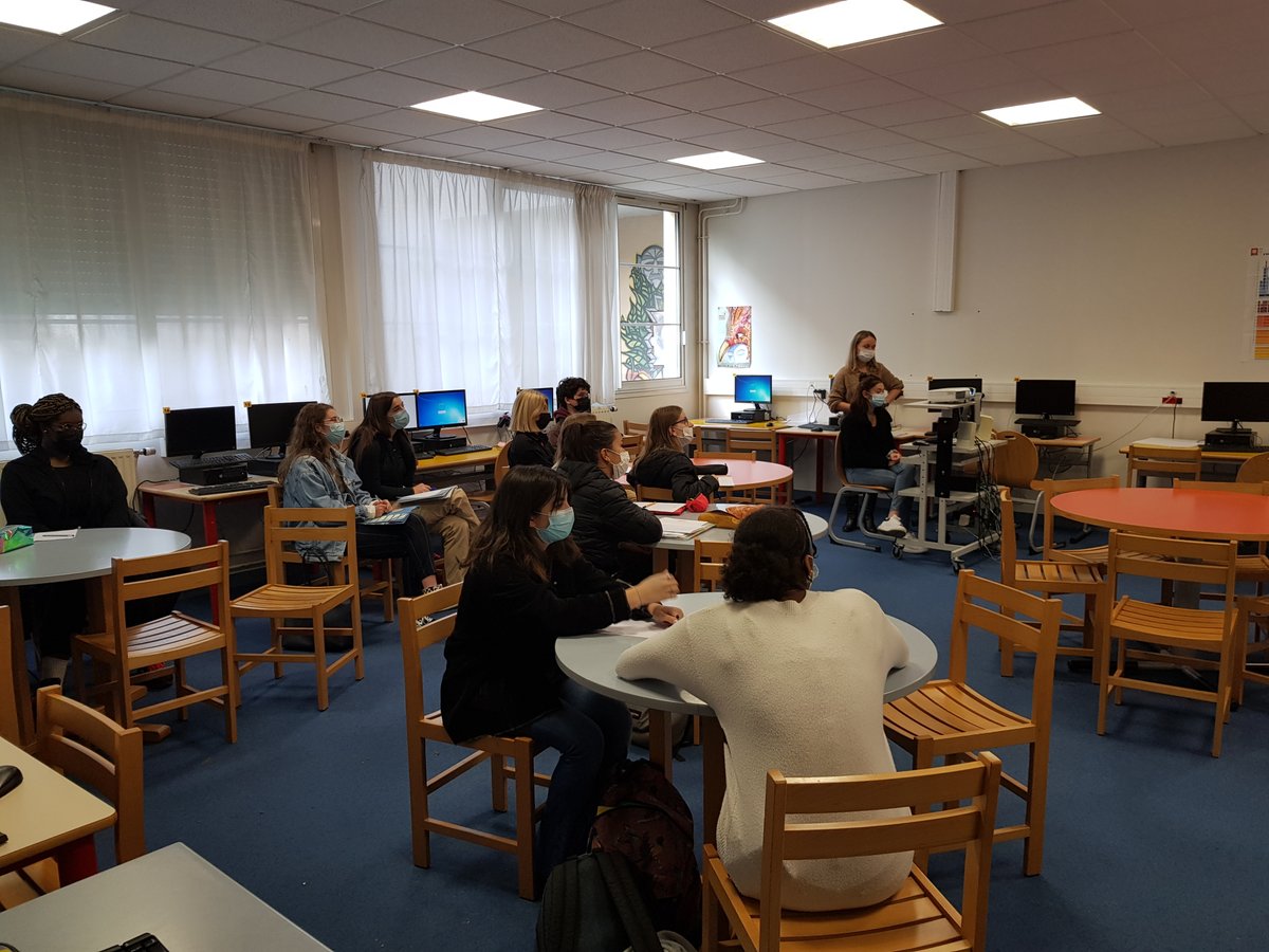 LyceeGSH's tweet photo. Les ambassadeurs NAH de @LyceeGSH suivent la Master'classe. Ils ont sensibilisé tous les élèves de 2nde, un grand merci pour leur implication au côté des membres du pôle ressources Solid'AIR https://t.co/fIod0XTnb1 https://t.co/SSC7J1LxYL