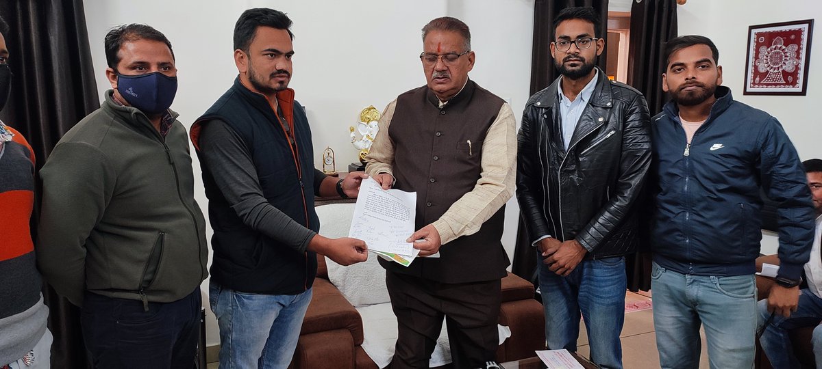Rohit_Pathak_9's tweet photo. सर नमस्कार हमारे प्रदेश में दिव्यांग बच्चों की शिक्षा के लिए विशेष शिक्षक नहीं है जिस कारण उनकी शिक्षा सुनिश्चित नहीं हो पा रही है अतः आपसे विनम्र निवेदन है कृपया करके विशेष शिक्षक भर्ती कीजिए @TheArvindPandey  @pushkardhami @ganeshjoshibjp @rekhaaryaoffice @satpalmaharaj https://t.co/DsPM817DLO