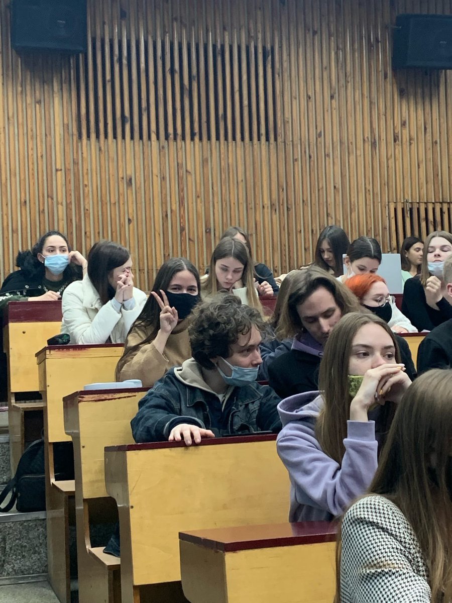 bseufmk's tweet photo. В среду 17.11 прошла презентация от представителей Евроторга.
Студентам рассказали о вакансиях по работе и более подробно об их компании. Также ответили на интересующие вопросы и давали небольшие призы. https://t.co/i5gd3wAIIq