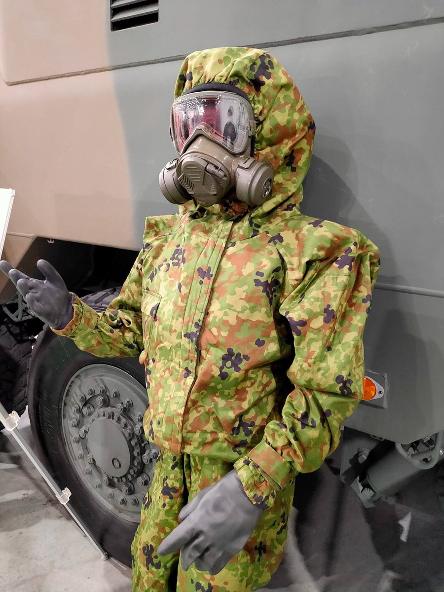 自衛隊装備 陸上自衛隊の18式個人用防護装備 過去のタイプに比べて視界が広そうせ
