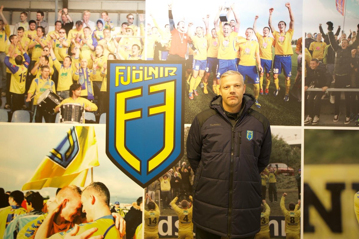 Fjolnir_FC's tweet photo. HELGI SIGURÐSSON ÞJÁLFAR 2. FLOKK KARLA

Helgi Sig hefur verið ráðinn sem þjálfari 2. flokks karla hjá félaginu. Félagið lýsir yfir mikilli ánægju með þessari ráðningu og býður hann velkominn til starfa.

#FélagiðOkkar https://t.co/cVR1SNpkQQ