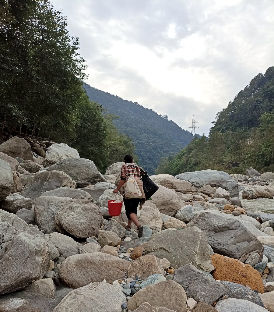 the_mimosa's tweet photo. पानीको लागि, ढुंगाको बाटो !!
#freshwaterresearch #riversofNepal https://t.co/6Hz7UDROQl
