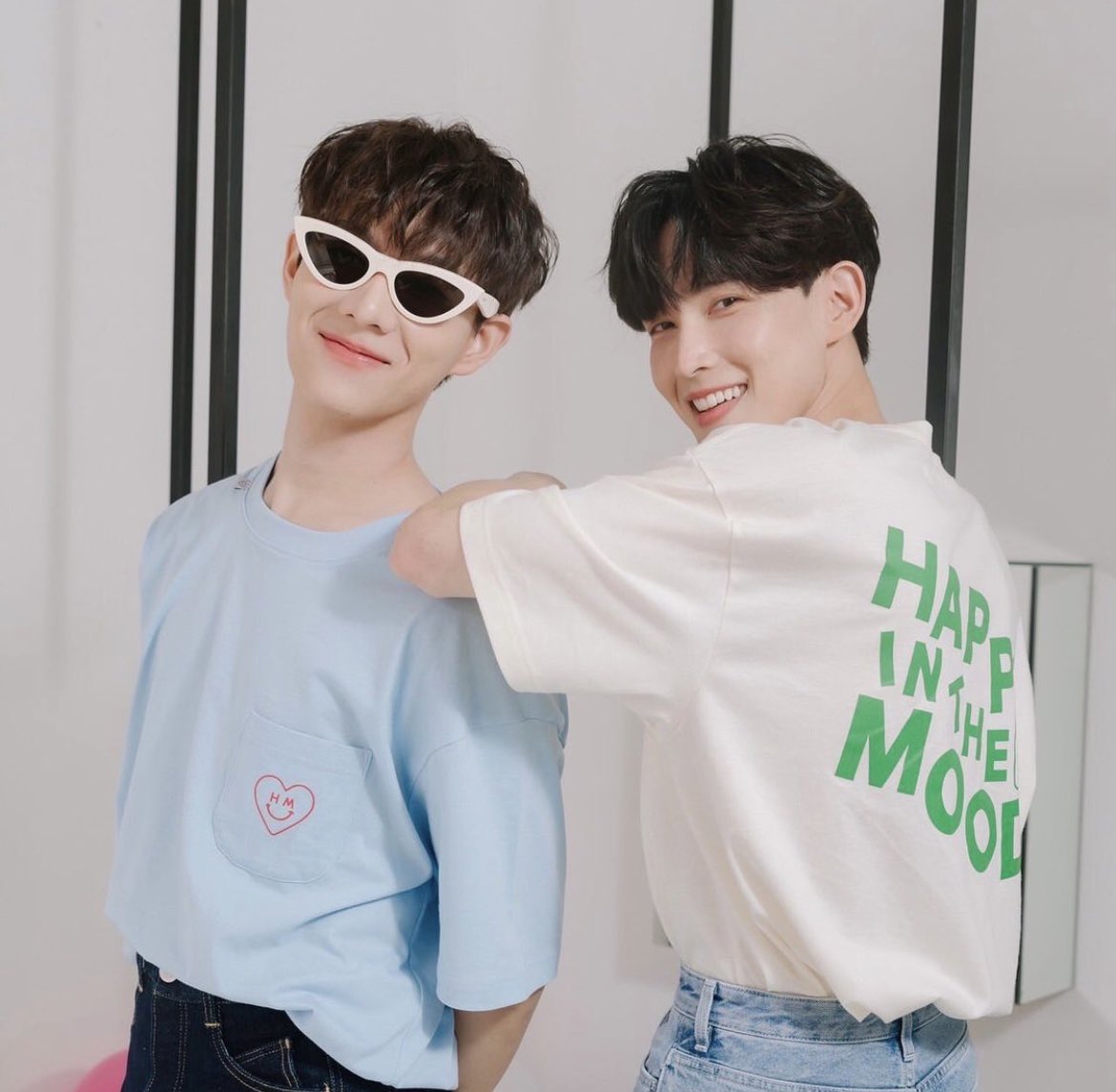 helloimnewyear's tweet photo. ในที่สุดคลอดแล้ว!! หลังจากซุ่มทำเกือบปี เสื้อผ้าแบรนด์ของพี่โบ๊ทและนิวเยียร์😄 collection Hello! Happy มีทั้งหมด 6 item ครับ พวกเราตั้งใจทำมากๆ ดูข้อมูลเพิ่มเติม Ig: happyinthemood น่ารักและไม่ผิดหวังแน่นอน❤️ #happyinthemood https://t.co/uDH1XMYApd