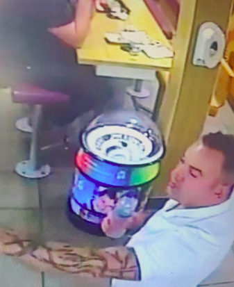 syptweet's tweet photo. Does anyone know this man? We are keen to speak to him in connection with an alleged racially aggravated assault on Aldwarke Lane #Rotherham on Saturday, 9 October. To find out more click here https://t.co/0tb3YSzNys https://t.co/CdZPzPIqby