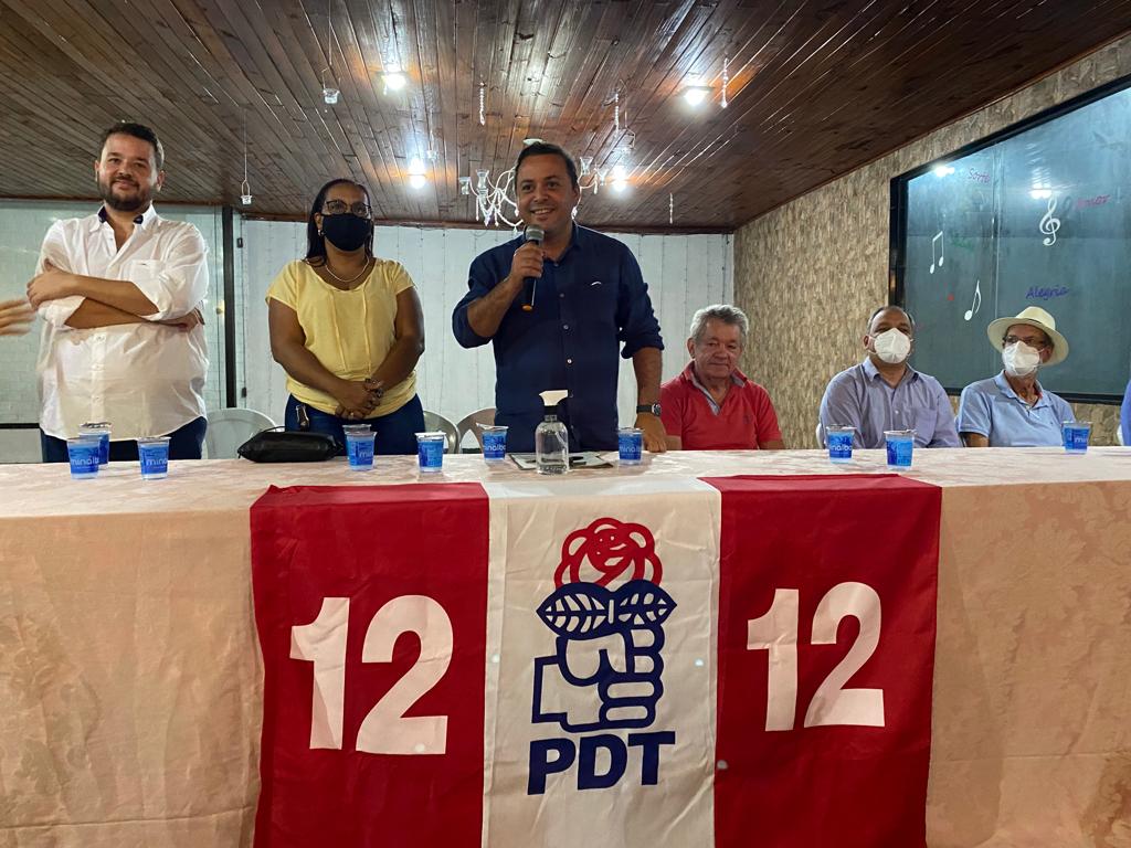 _RodrigoNeves_'s tweet photo. Ontem à noite excelente encontro de lideranças pedetistas em Nilópolis, na Baixada Fluminense, para debater nosso O Estado do Rio de Janeiro que Queremos. Acompanhado pelo ex Prefeito Neca - trabalhista histórico, grande administrador da cidade - ressaltei que, apesar da grave https://t.co/YNHuCAefJI