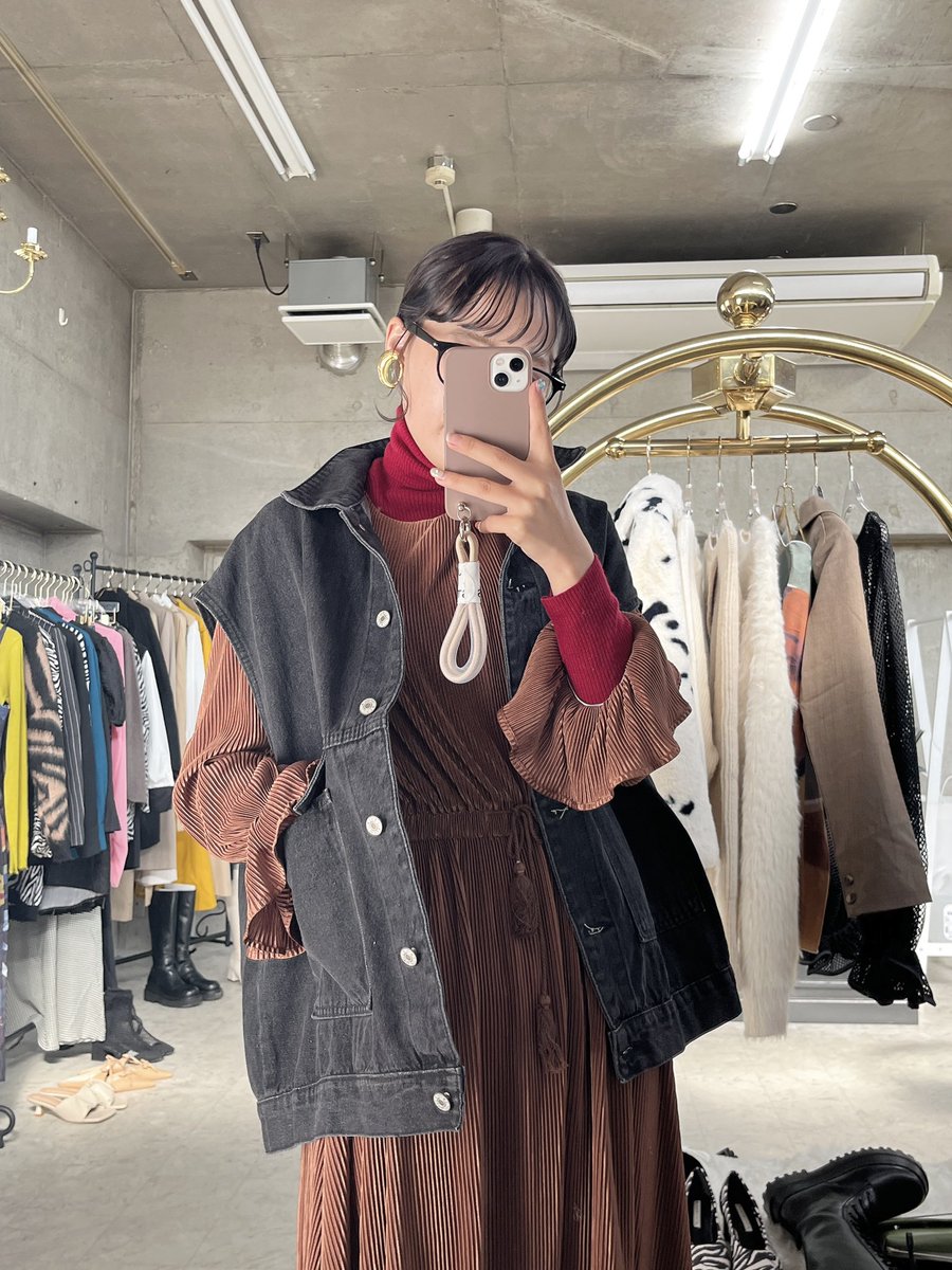 close🤍
vintage itemたくさん入荷致しました！
明日も12:00〜19:00でお待ちしております！