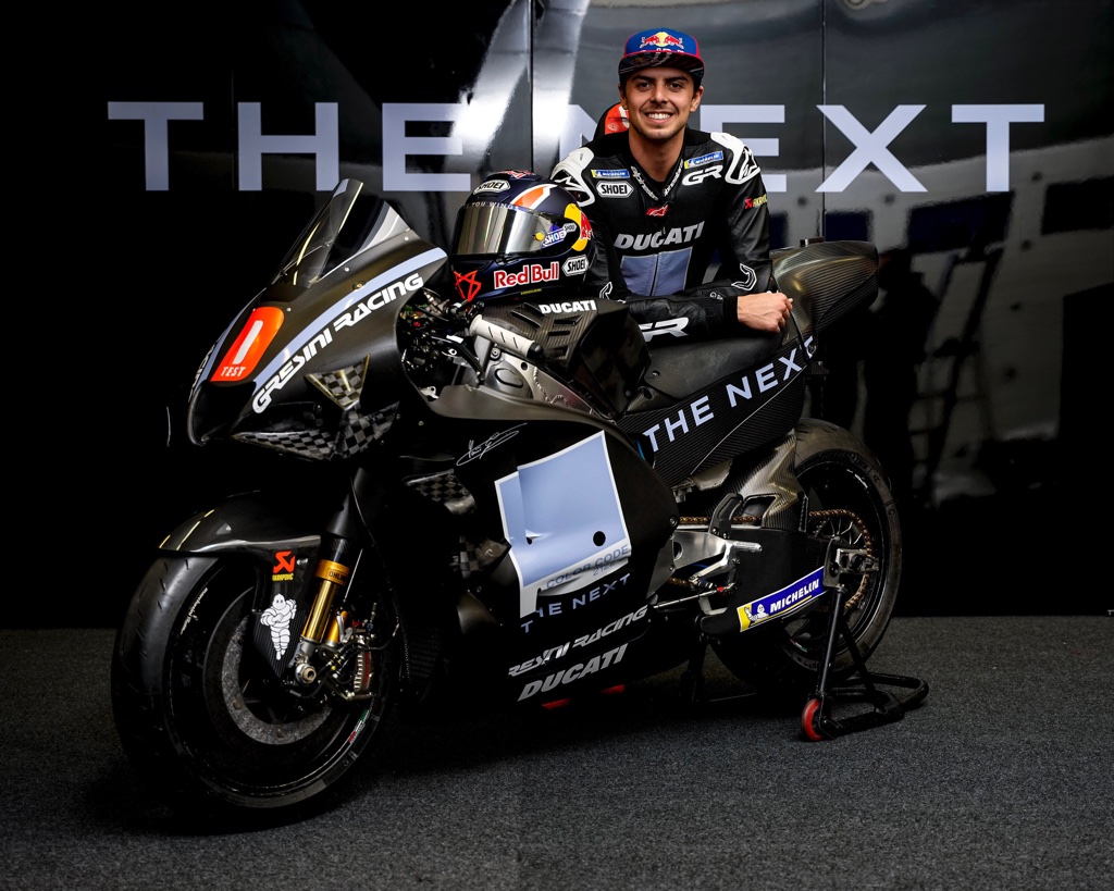 FabioDiggia49's tweet photo. MI BATTE FORTE IL CUORE… L’HO GIÀ DETTOOOOOOOO ❤️‍🔥
@MotoGP @GresiniRacing  @ducaticorse https://t.co/5MptxuIdlu