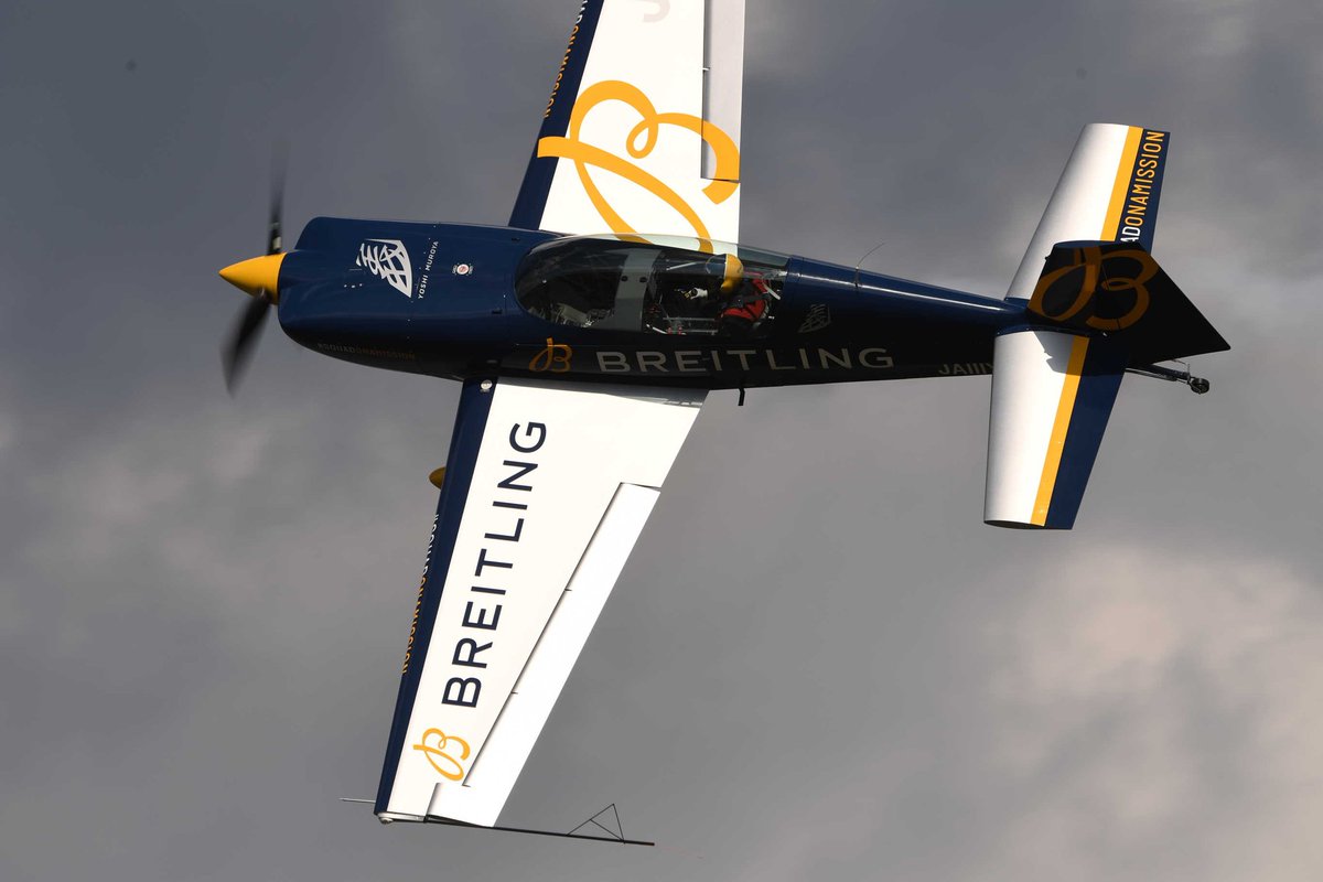 680Phantom2's tweet image. 2021.11.14 EXTRA330綺麗でした。#室屋義秀 #EXTRA330 #笠岡ふれあい空港