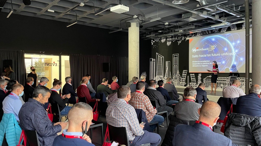 WatchGuardSpain's tweet photo. Gran afluencia de asistentes, gran participación e interés. Encantados a informar a nuestros partners sobre las novedades de Unified Security Platform. Los #partners son el foco principal del programa #WatchGuardOne. @infoself
#RoadshowUSP #USP #MSP #SaltoAlFuturo https://t.co/g1gXs7daKj