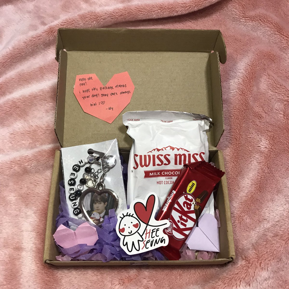 elheebap's tweet photo. 💌 … happy mail from @mailforhee !

hi aly, sorry for posting this late but i finally received your package for me! thank you vv much 🥺 u don’t have to give me these but u still did! i appreciate u so much, love u 🤍

#raeceived https://t.co/hcySzkZi0h