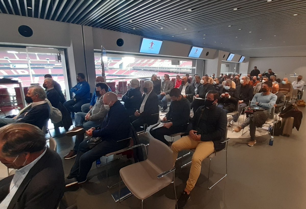 FEAFV's tweet photo. 🎂En el día del 16⁰ Aniversario de la #FEAFV estamos celebrando la 14ª Asamblea General Ordinaria y Extraordinaria en un perfecto escenario como es el Wanda Metropolitano, feudo del @Atleti https://t.co/4nkNt5HKwz