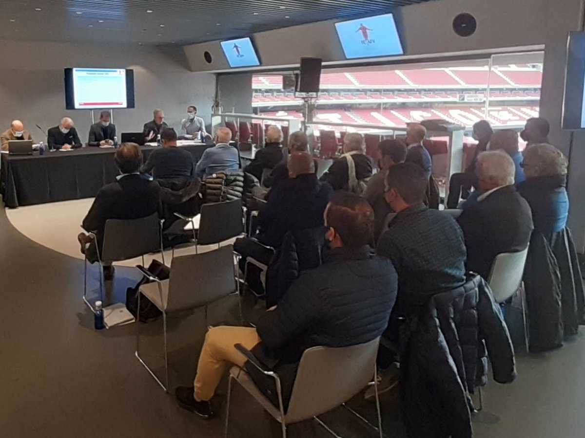 FEAFV's tweet photo. 🎂En el día del 16⁰ Aniversario de la #FEAFV estamos celebrando la 14ª Asamblea General Ordinaria y Extraordinaria en un perfecto escenario como es el Wanda Metropolitano, feudo del @Atleti https://t.co/4nkNt5HKwz