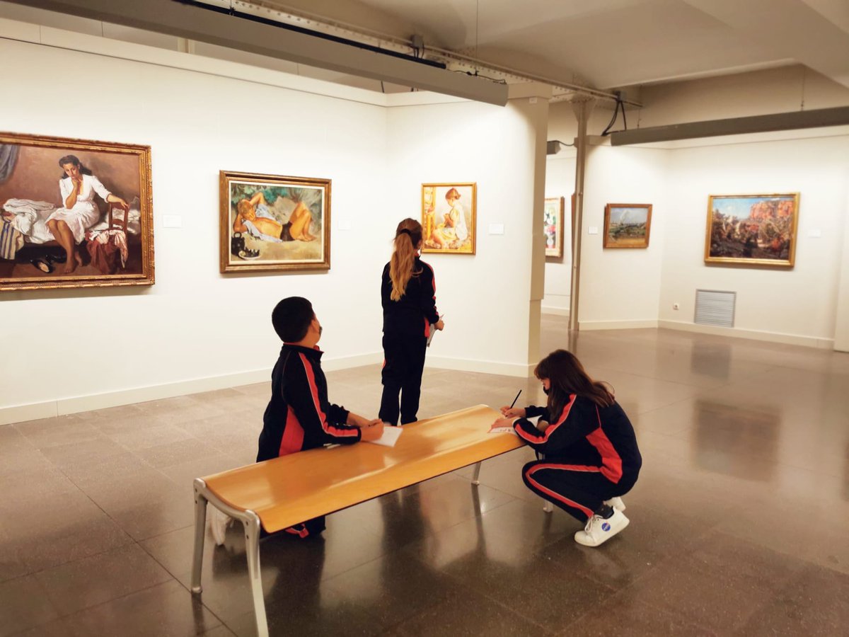 AssumpcioBDN's tweet photo. Aprenem jugant a mirar obres d'art!
🖼️👀
#SomosJesuitinas
#JesuitinasCAMBIA
#SomCreatius https://t.co/6PX5nPJFdB
