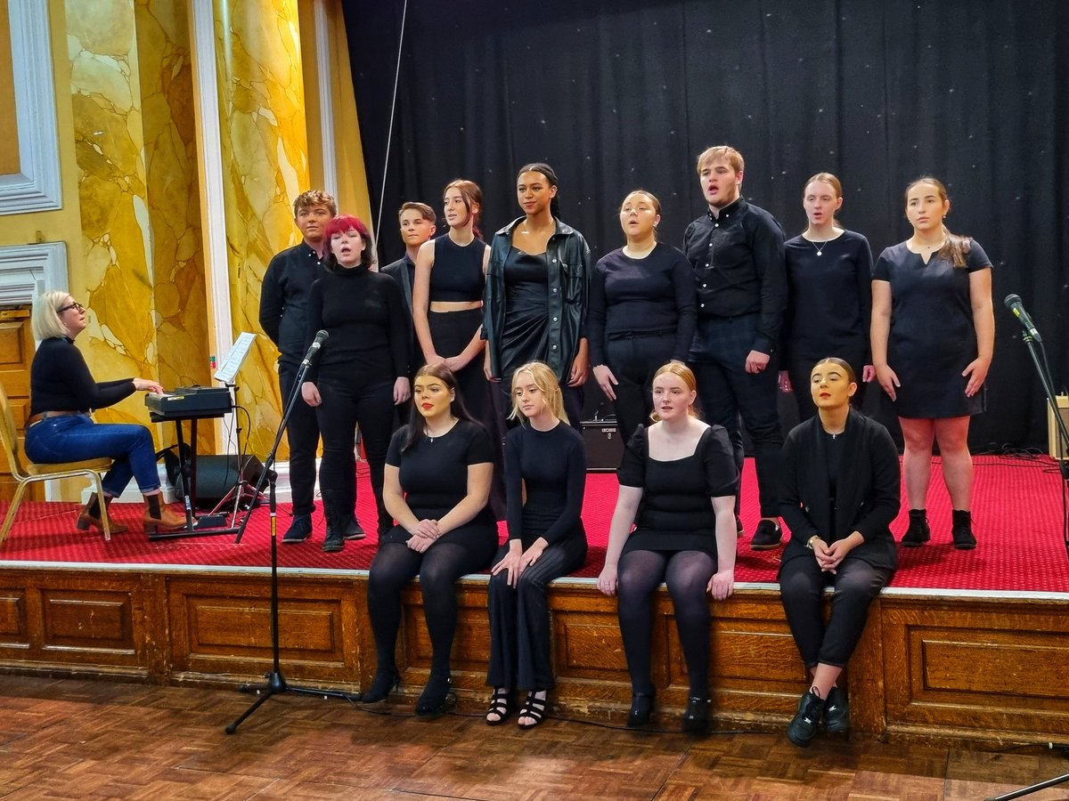 jgower_schools's tweet photo. Another fabulous performance from @CAVC Musical Theatre students at the Creative Pathways event @CareersWales @GyrfaCymru #CWCreative21 https://t.co/MREdNEpN39
