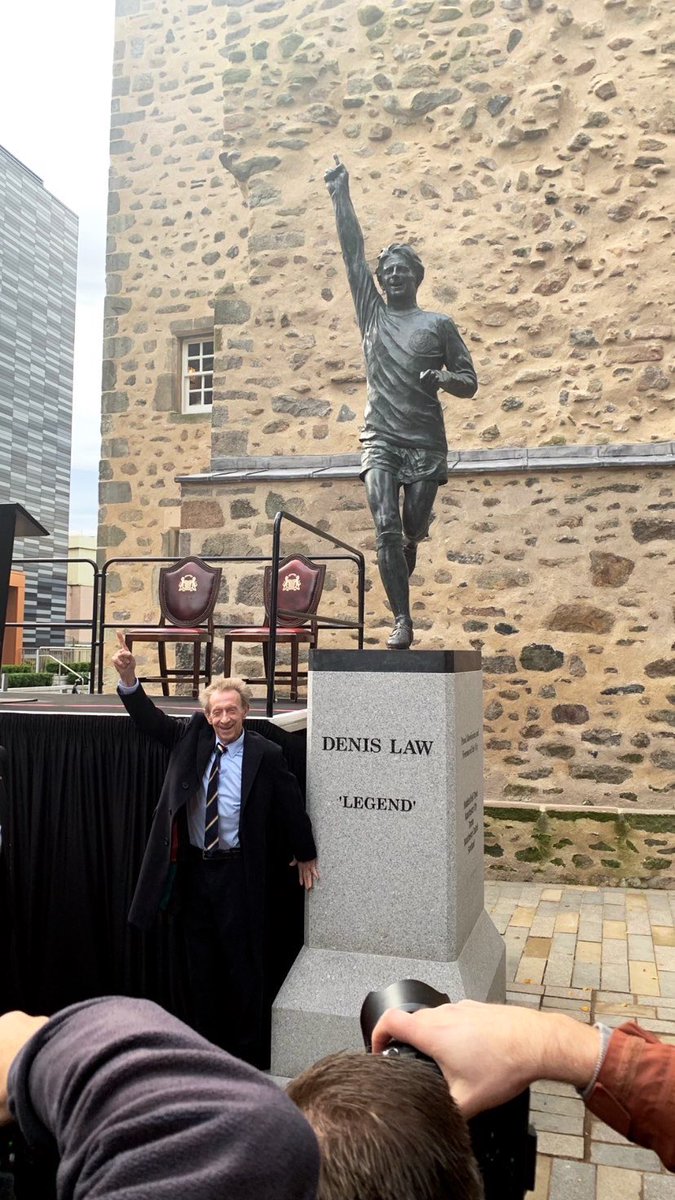 DLStreetsport's tweet photo. ✔️ Born in #Aberdeen
✔️ Scotland’s only Ballon d’Or winner
✔️ Scotland’s joint record goal scorer
✔️ 237 goals in 404 #MUFC appearances
✔️ 2 Old Trafford statues
✔️ Fantastic charitable work

✅ A bronze statue in the centre of his beloved hometown

#DenisLaw 👏 https://t.co/AYf9o99ucj