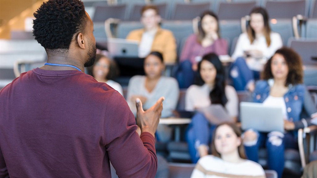 News24's tweet photo. The US wants South Africans to teach isiZulu at its universities – here’s how to apply | @BISouthAfrica 

https://t.co/KFaeQOPVwo https://t.co/B2SlXoc3pD