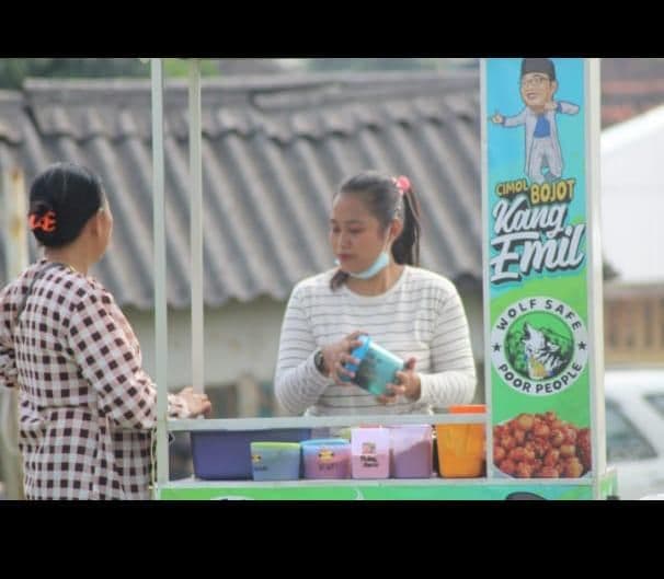 RoboWolf8's tweet photo. People happy with Charity. 
We always poor people choice 
#WSPP #NFT #DeFi 
@ridwankamil 
Please Check https://t.co/y6HKPLwsV5