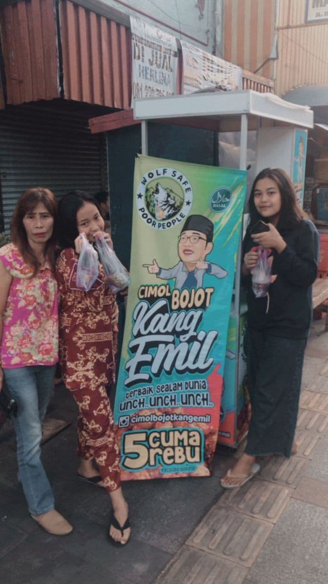 RoboWolf8's tweet photo. People happy with Charity. 
We always poor people choice 
#WSPP #NFT #DeFi 
@ridwankamil 
Please Check https://t.co/y6HKPLwsV5
