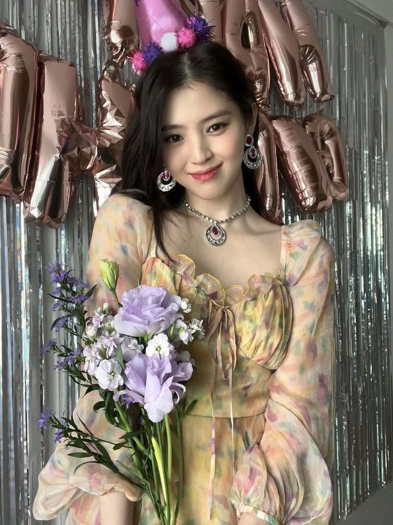 GrandpaHouses's tweet photo. May you be gifted with life’s biggest joys and never-ending bliss. After all, you yourself are a gift to earth, so you deserve the best. Happy birthday, to my friend @xeesoxeu! I hope you will be more success than this and everyone will adore you for a long time. 🎉 https://t.co/pYlF1FbFBp