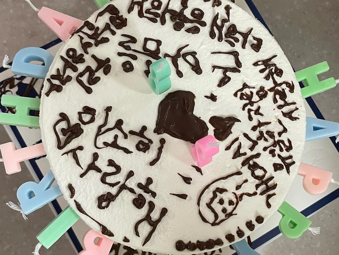 GrandpaHouses's tweet photo. May you be gifted with life’s biggest joys and never-ending bliss. After all, you yourself are a gift to earth, so you deserve the best. Happy birthday, to my friend @xeesoxeu! I hope you will be more success than this and everyone will adore you for a long time. 🎉 https://t.co/pYlF1FbFBp