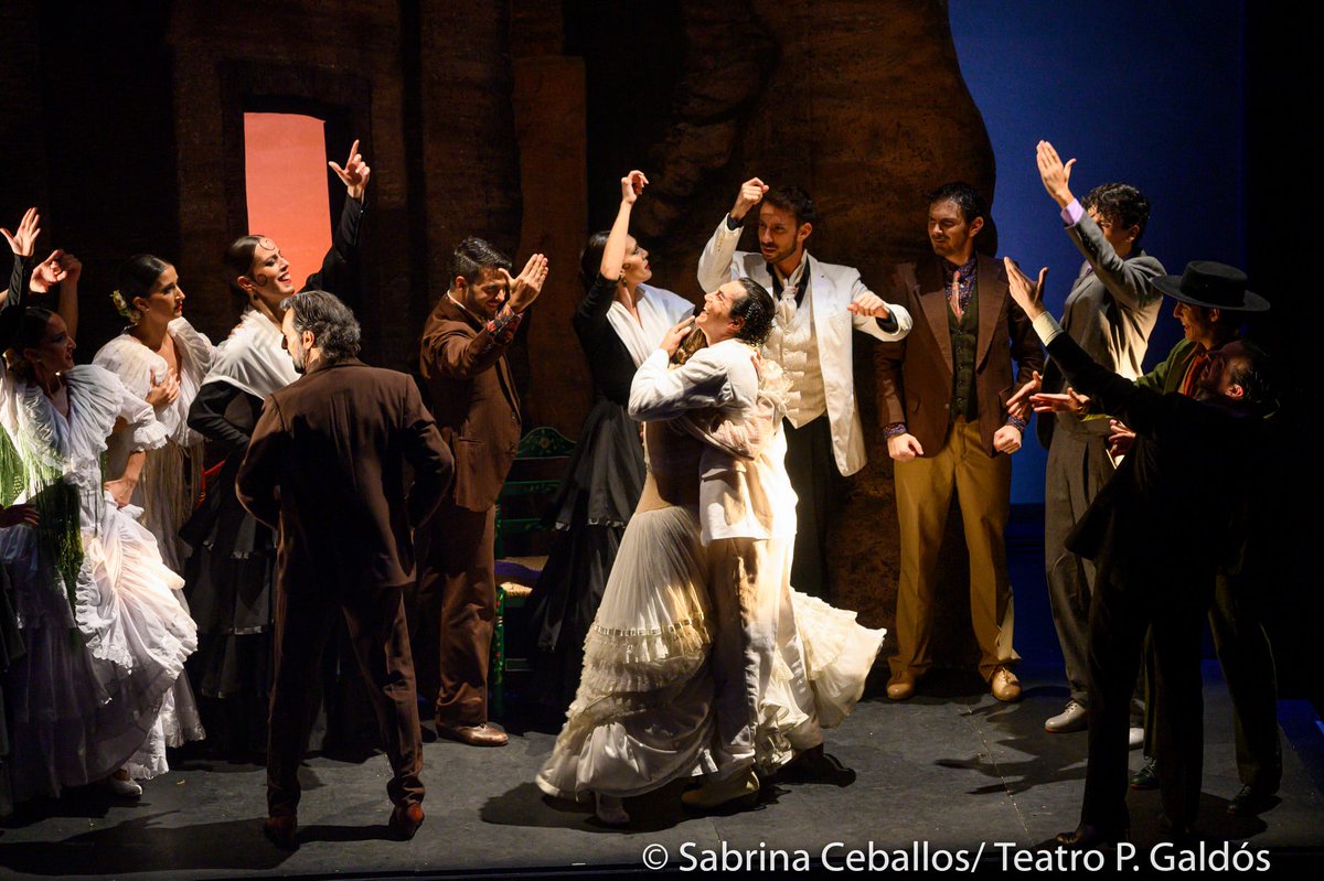 AntonioCompania's tweet photo. #Creonte ofrece a #Jasón su joven hija #Creusa,quien la acepta repudiando a #Medea,que enloquecerá de celos buscando venganza... #AntonioMárquez @HelenaMartin_ "MEDEA"
📍JUEVES 25 DE NOVIEMBRE 20:30H
👉 https://t.co/H0J244ILg9
#Sanlúcar #Granero #Narros
📷#SabrinaCeballos https://t.co/1OM5jJl1NV