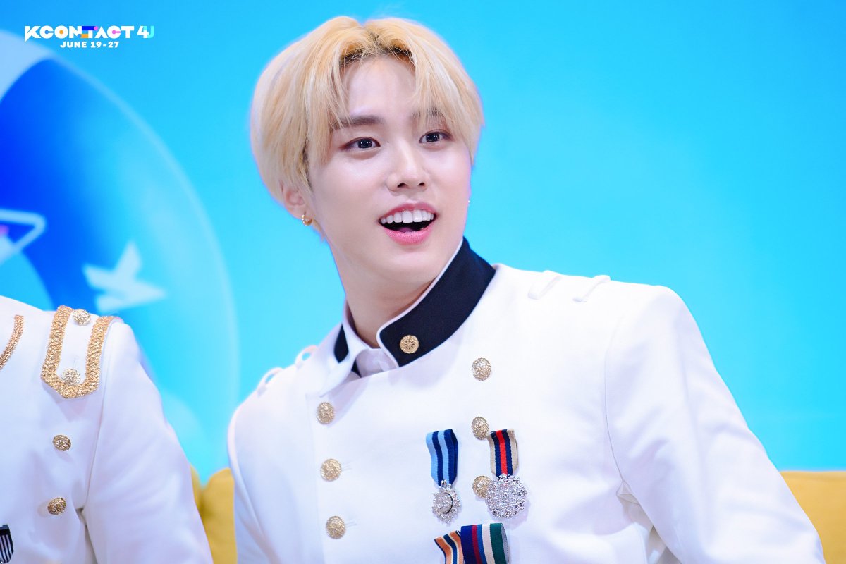 kkaangx's tweet photo. @jgendral @sanqhoi @krysw @wonwroo @FELICEPLANNER @rorcie /tarik nafas; tatap marchel/

Saya, Aleandra Audy Anandio bersedia menerima Marchelio Gambino sebagai pendamping hidup saya, menerimanya dalam suka maupun duka, sehat maupun sakit sampai maut memisahkan.

#EternalMarchelAleandra https://t.co/jM4p5yiSk4