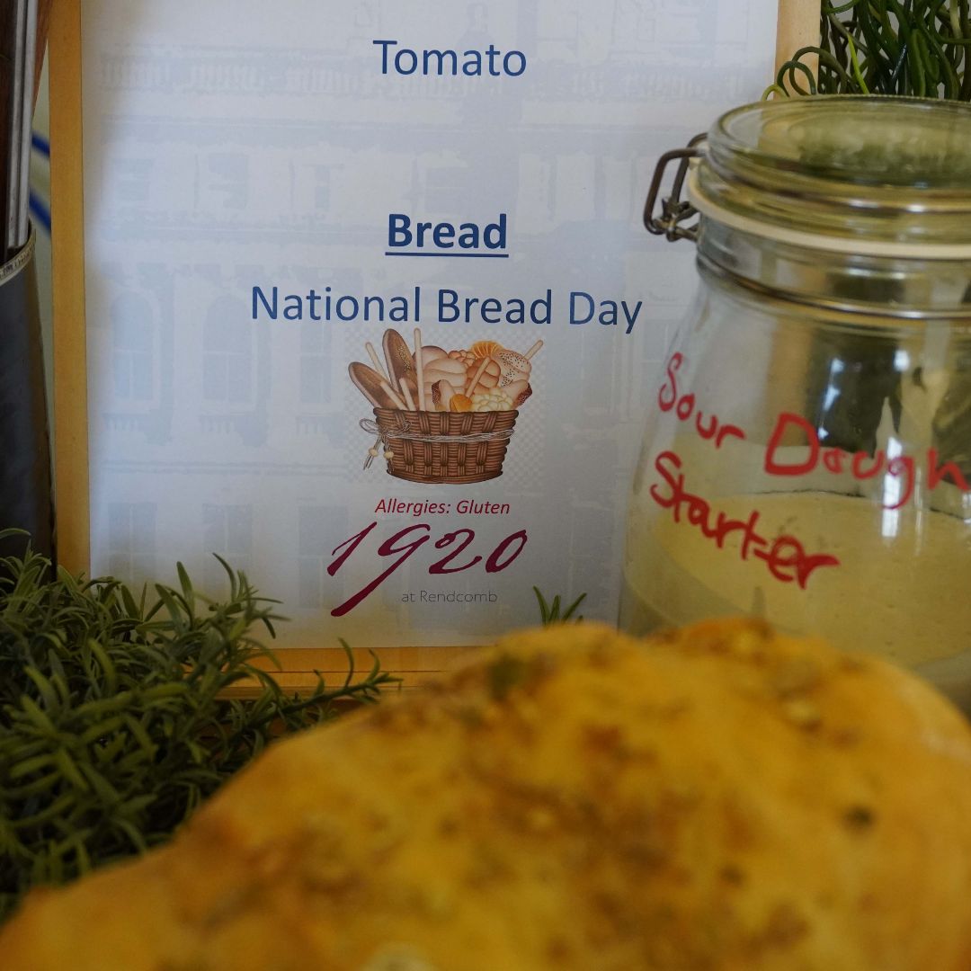 RendcombCollege's tweet photo. #HomeMadeBreadDay 
Home-baked bread is often healthier, higher in fibre and lower in salt and additives than commercial varieties. At #RendcombCollege we are treated to wonderful homemade bread every day! 
#Cotswolds #Independentschool  #Thoughtful #BeautifulBread #HealthyEating https://t.co/3FCLSPTfK1