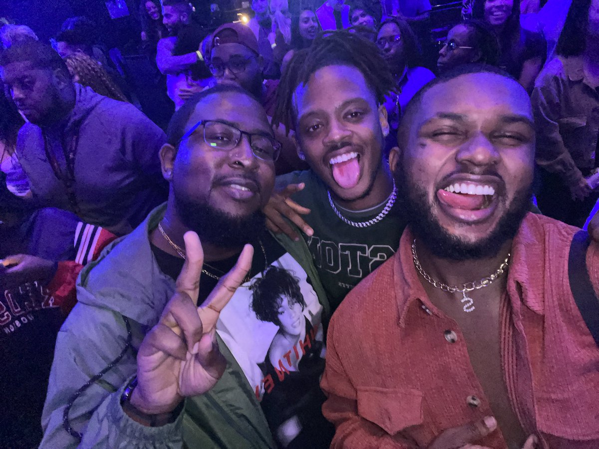 HECLover_'s tweet photo. The boyz‼️
#AloneWithYouTour https://t.co/JGQKcoJvTL