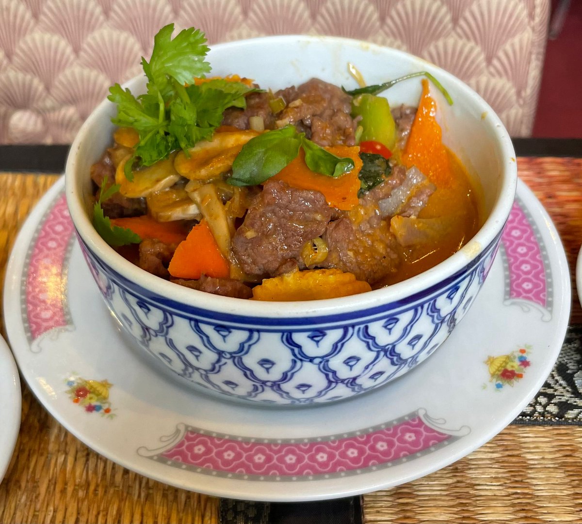LidoChinois's tweet photo. Boeuf au curry thaïlandais rouge et poulet au basilic thaïlandais https://t.co/99cNrGyoyU