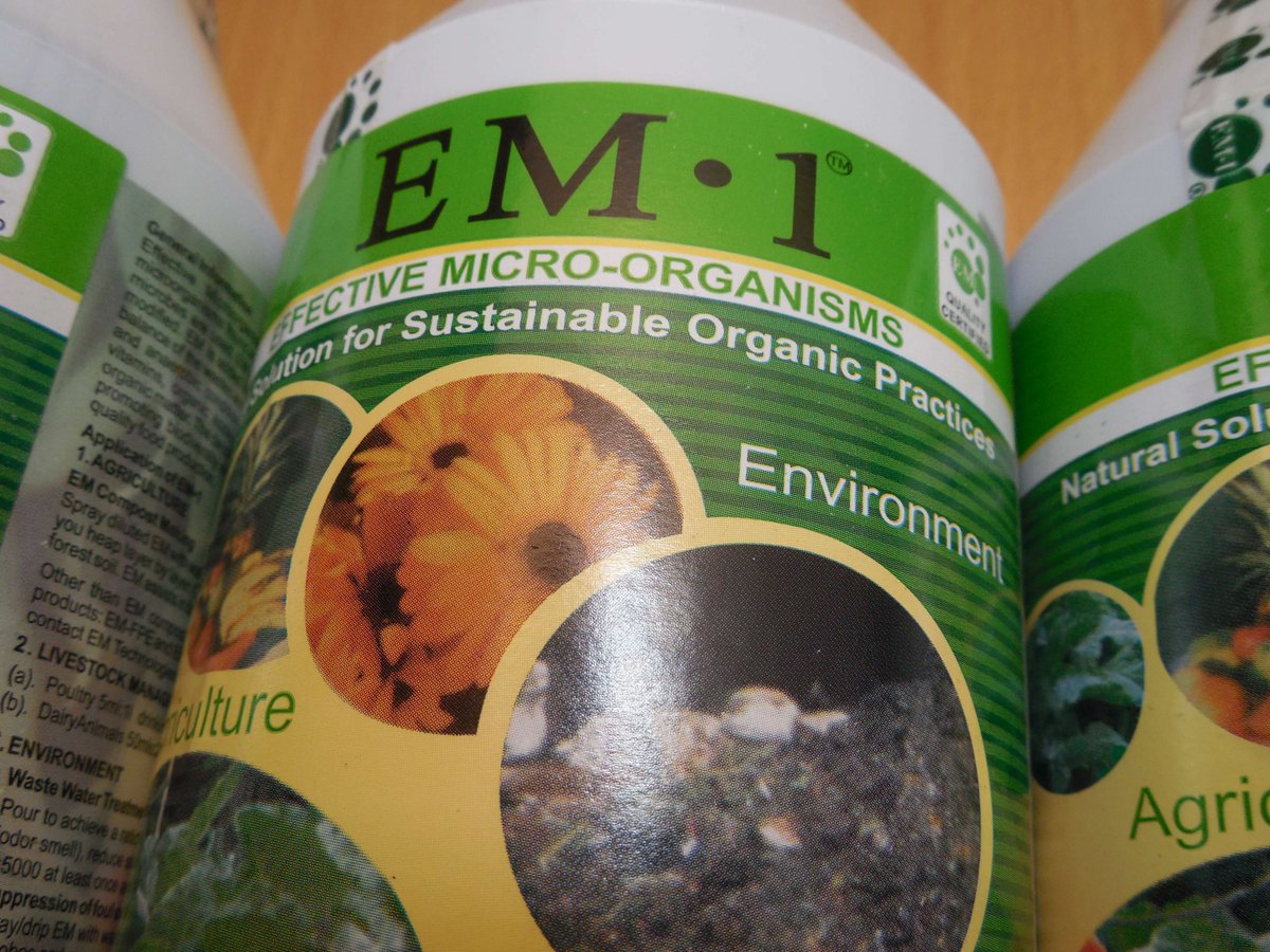 essentiakanan's tweet photo. EM1 is a liquid solution containing a mixed culture of beneficial microorganisms (photosynthetic & lactic acid bacteria, yeasts, actinomycetes and fermenting fungi). EM1 is applied as an innoculant to increase the microbial diversity of #Soil. #EffectiveMicroorganisms #SoilHealth https://t.co/ze3gQYjIbQ
