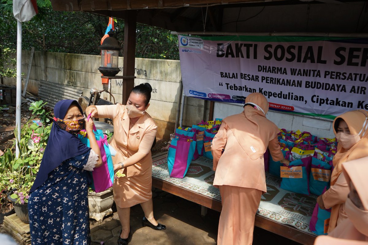 bbpbapjpr's tweet photo. dalam rangka menyambut hari ulang tahun (HUT) Dharma Wanita Persatuan yang ke-22, yang dirayakan tanggal 7 Desember setiap tahunnya.D engan tema "Tebarkan Kepedulian, Ciptakan Kebersamaan",
#HUTDWP https://t.co/sjYd99nhMi