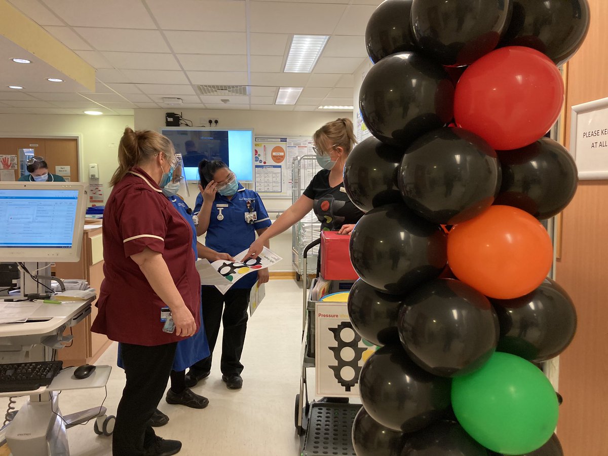 TVN_UHCW's tweet photo. AMU2 getting involved with #PUsafetylight training @nhsuhcw https://t.co/2lOie4NvAP