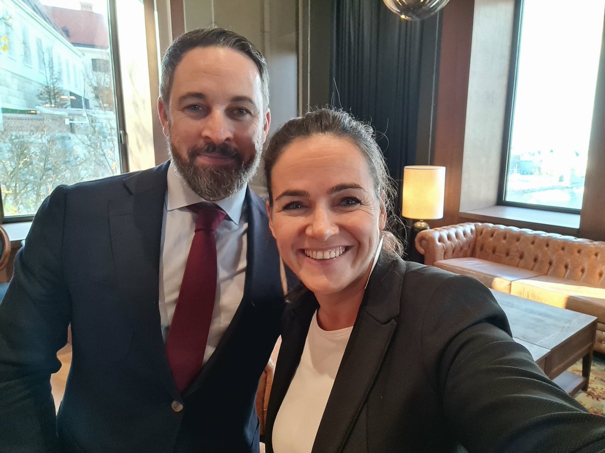 KatalinNovak_HU's tweet photo. Bienvenido a Hungría, Santiago! 🇪🇸🇭🇺@Santi_ABASCAL https://t.co/gUL7UocMqG