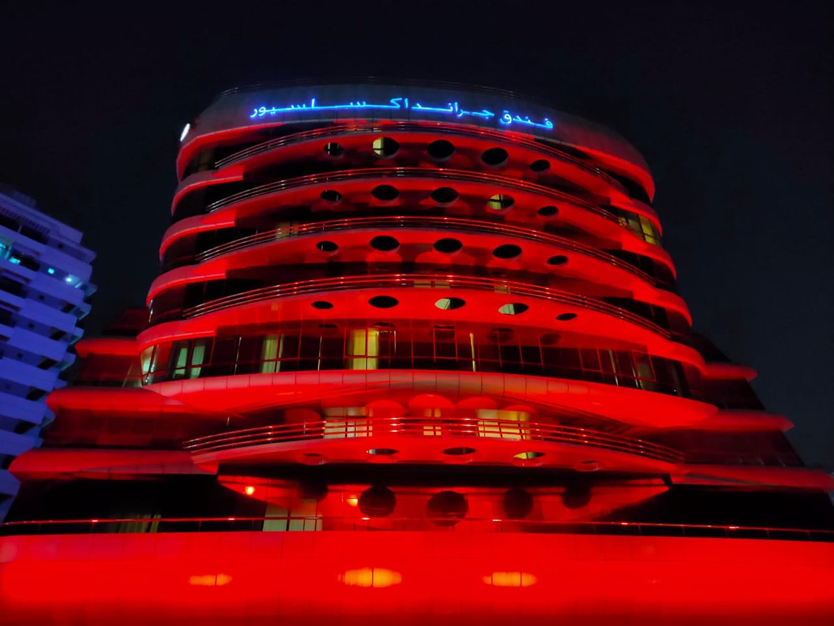 GrandExcelsior's tweet photo. A glimpse of the hotel unique exterior design at night ❣
#grandexcelsiorhotelalbarsha
#mydubai
#hoteldubai
#hotellife
#hotelier
#exteriordesign
#exterior
#nightphotography
#ledlights https://t.co/gVLNjEAiJ9