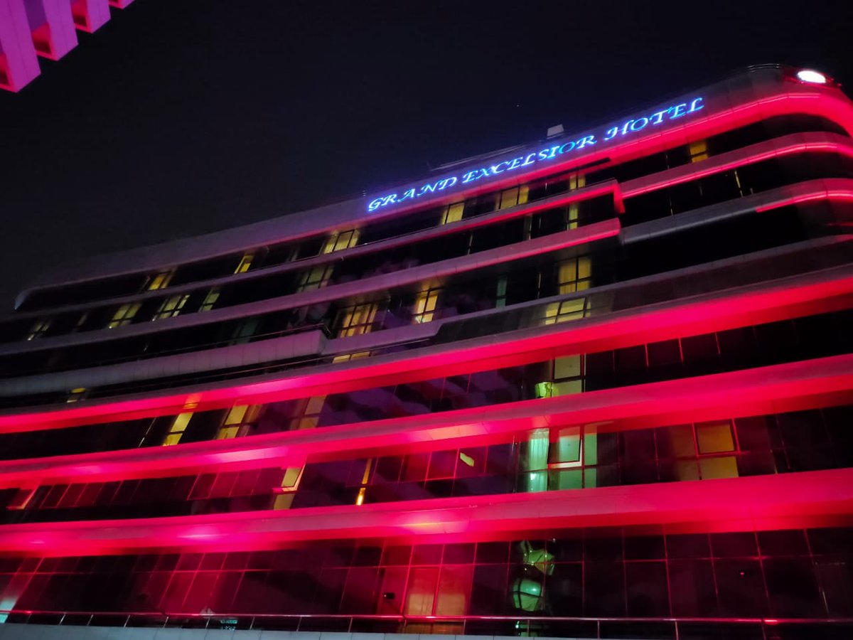 GrandExcelsior's tweet photo. A glimpse of the hotel unique exterior design at night ❣
#grandexcelsiorhotelalbarsha
#mydubai
#hoteldubai
#hotellife
#hotelier
#exteriordesign
#exterior
#nightphotography
#ledlights https://t.co/gVLNjEAiJ9