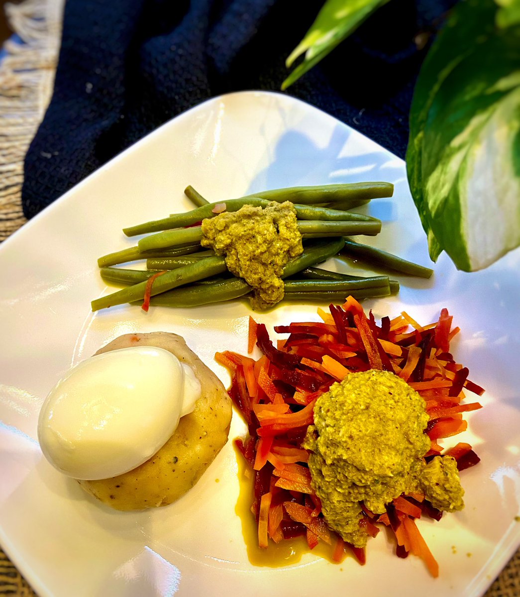 LipieeR's tweet photo. Weightloss Lunch Recipe 
Boiled veggies ,mashed potato, half boiled eggs with a chatpata green dressing...oilfree super healthy lunch ideas.  

#weightlossrecipes #lunch #continental #boiledeggs #boiledveggies #healthyfood #healthyrecipes #healthyandtasty https://t.co/ybMGG4NLAc
