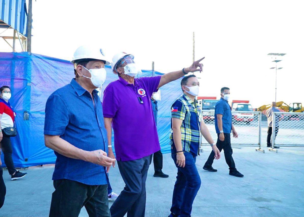 PHNews01's tweet photo. 8 new ports to boost Mindoro's economic, tourism activities -PRRD
 President Rodrigo Roa #Duterte @RRD_Davao on Thursday expressed confidence that the eight improved and expanded seaports in the provinces of #Mindoro will lead to robust economic and tourism growth in the island. https://t.co/V7VXu2zbIV