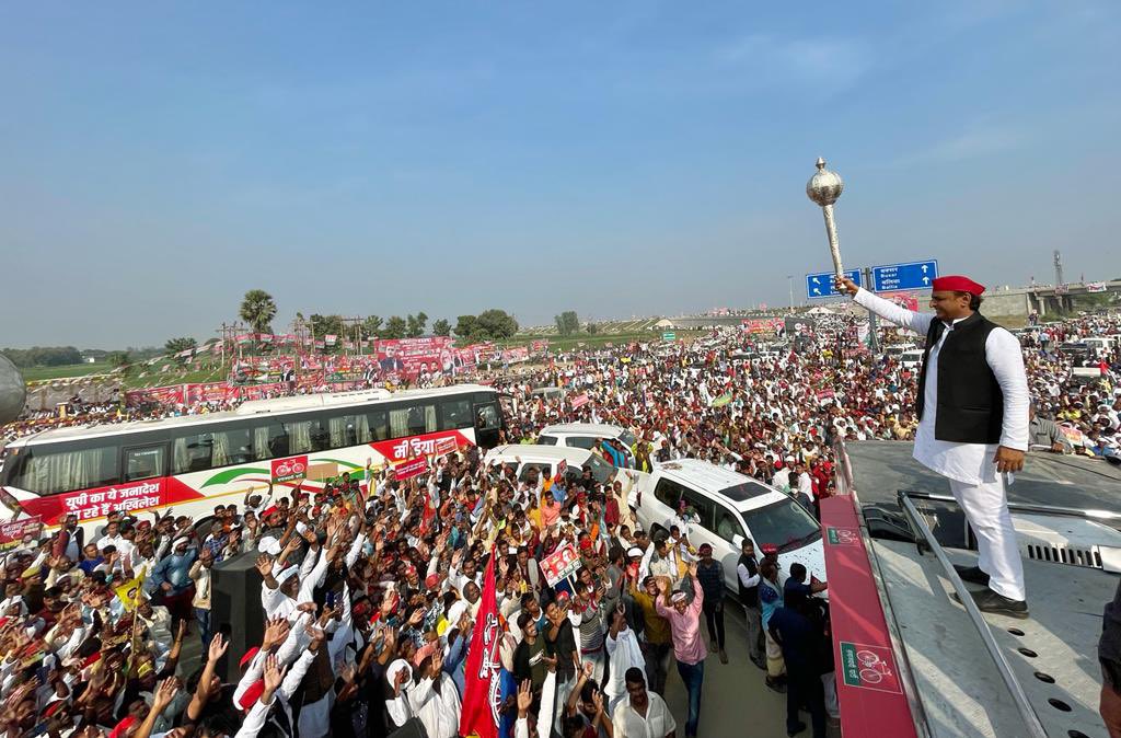 yadavakhilesh's tweet image. उठी गदा इंक़लाब होगा
बाइस में बदलाव होगा

‘समाजवादी विजय यात्रा’ को समाजवादी पूर्वांचल एक्सप्रेसवे पर ऐतिहासिक जन समर्थन देने वाले पूर्वांचलवासियों, सपा व सहयोगी दलों के नेतागणों, पदाधिकारियों, कार्यकर्ताओं व रात-दिन साथ रहे मीडियाकर्मियों को हार्दिक धन्यवाद। 

#बाइस_में_बाइसिकल