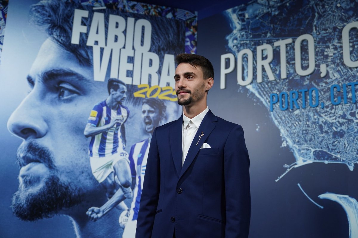 E o Fábio Vieira que apareceu para a renovação com o equipamento de jogo 🔥