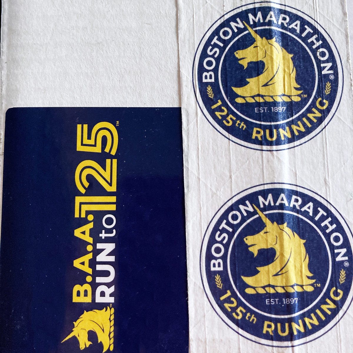 ArtOfYrSuccess's tweet photo. A very exciting box has arrived 🎁

Feels like Christmas in that I can't wait to open it &amp; am admiring the fab packaging til the unboxing 🦄💙💛

#bostonmarathon #RunTo125 https://t.co/wgb5h8n6eb