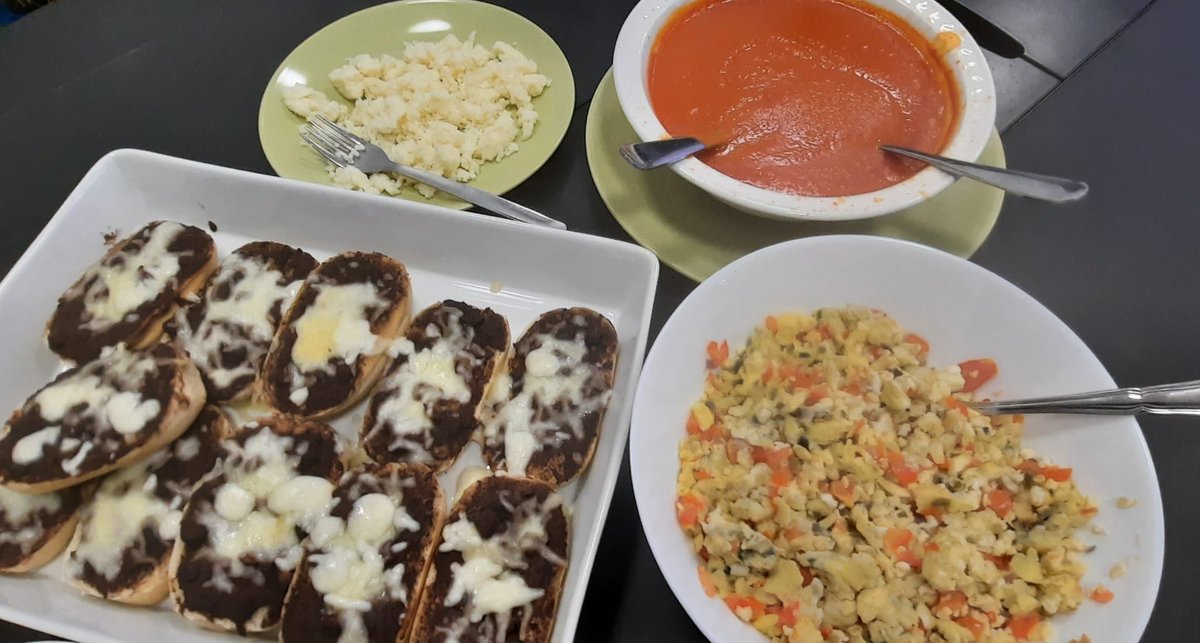aldo369369369's tweet photo. #TeamBioEngine group meeting 2/2021: Daniella one of our intern students gave a talk about Mexican culture, while hosting a wonderful breakfast with nachos and other cool culinarily secrets from her home-town. Daniella is working on new #SiPo sensors. @DTU_HealthTech  @DTUtweet https://t.co/yvVEVV6Jxw