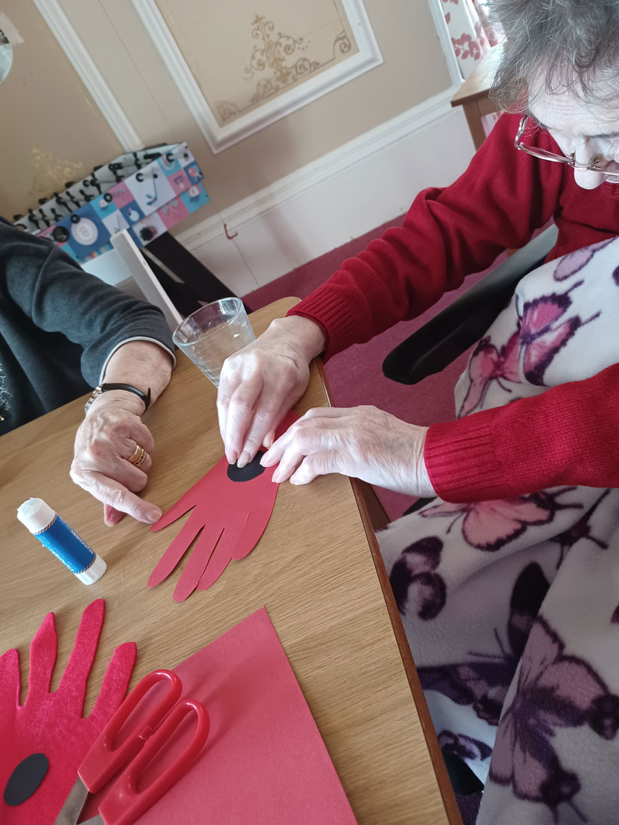 Silverline_Care's tweet photo. And here are some of the lovely displays made by our residents in #SpringhillCareHome to mark Remembrance Day.
Our ladies and gents worked together to make hand poppies in respect of those who have fought and died during the wars. https://t.co/iFGzXWosyo