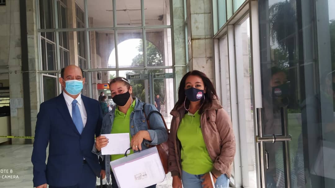 OtepSn's tweet photo. PRESENTACIÓN DE RECURSO DE AMPARO CONTRA AMENAZA DE DESCUENTOS ante el Juzgado de Paz 1ra. Instancia del Poder Judicial #Libertadsindicalderechohumanofundamental #NOaldescuentodelMEC #nuestrospasossiguenfirmes https://t.co/oFD8MK7gK2
