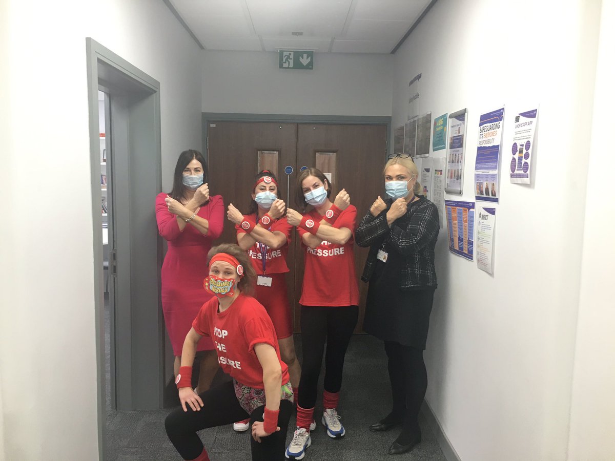 Support from our Chief Exec and Director of Nursing <a href="/janetomkinson07/">jane tomkinson</a> <a href="/PembertonSusan/">Sue pemberton</a> for Stop the Pressure day - thank you 😊 #stopthepressure <a href="/LHCHFT/">LHCH</a>